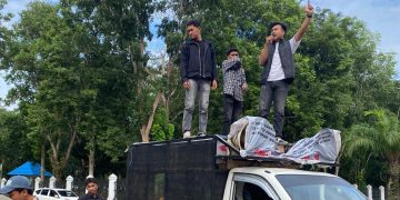 MAP HUKUM Sultra saat demo di Polda terkait dugaan mafia solar di SPBUN Lapulu