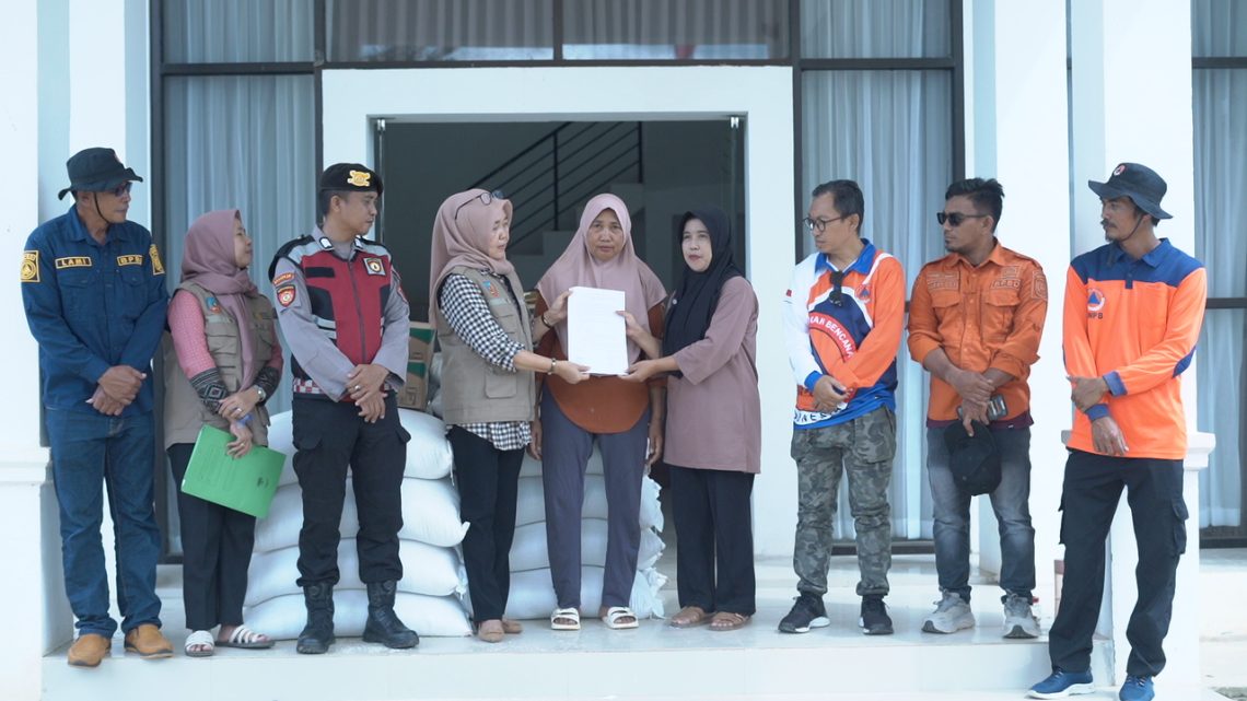 Pemda Konsel Salurkan Bantuan CPP, 222 Jiwa Terdampak Banjir Terbantu 10 Penyaluran bantuan CPP kepada warga terdampak banjir di Konsel