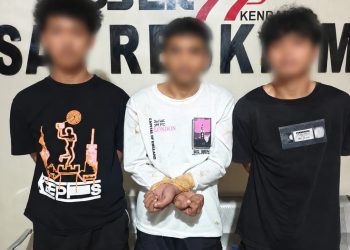 Buser77 Ungkap Kasus Curas di Hotel Kendari, Pelaku Gunakan Karambit dan Parang 11 Ketiga pelaku curas usai diamankan Buser77 Polresta Kendari