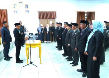 Bupati Konawe Lantik 16 Pejabat Eselon II, Berikut Daftar Nama dan Jabatannya 14 Bupati Konawe, Yusran Akbar saat melantik dan mengukuhkan 16 Pejabat Eselon II