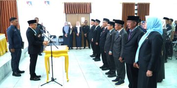 Bupati Konawe, Yusran Akbar saat melantik dan mengukuhkan 16 Pejabat Eselon II