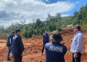 Polda Sultra saat melakukan pemeriksaan belum lama ini, di sejumlah titik area konsesi PT BBDM hingga akhirnya aktivitas pertambangan perusahaan dihentikan
