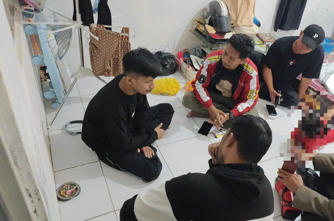 Suami di Konsel Aniaya Istri Hingga Tewas, Ngaku Cemburu Karena Dugaan Selingkuh 10 Pelaku penganiayaan hingga mengakibatkan istrinya tewas saat diamankan polisi