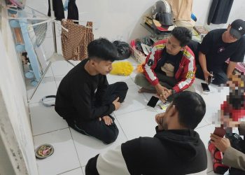 Pelaku penganiayaan hingga mengakibatkan istrinya tewas saat diamankan polisi