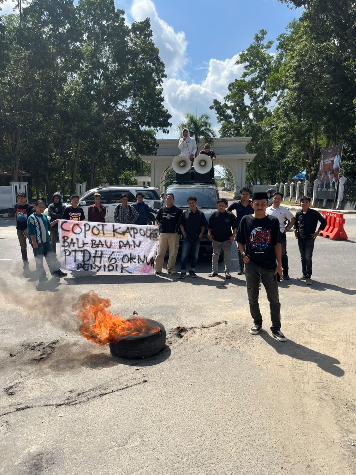 Diduga Hilangkan Barang Bukti, Mahasiswa Desak Polda Sultra Periksa 6 Penyidik Polres Baubau 10 Diduga Hilangkan Barang Bukti, Mahasiswa Desak Polda Sultra Periksa 6 Penyidik Polres Baubau