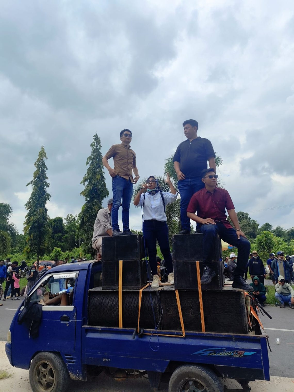 Dukung Keberadaan PT WIN di Torobulu, Ratusan Warga Sambangi PN Andoolo 10 Dukung Keberadaan PT WIN di Torobulu, Ratusan Warga Sambangi PN Andoolo
