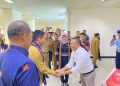 Bupati Konawe menyambut kedatangan Wamendagri di Bandara Halu Oleo