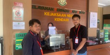 KSBSI saat melaporkan CV Indo Tamaya ke Kejari Kendari terkait dugaan penyimpangan anggaran cleaning service