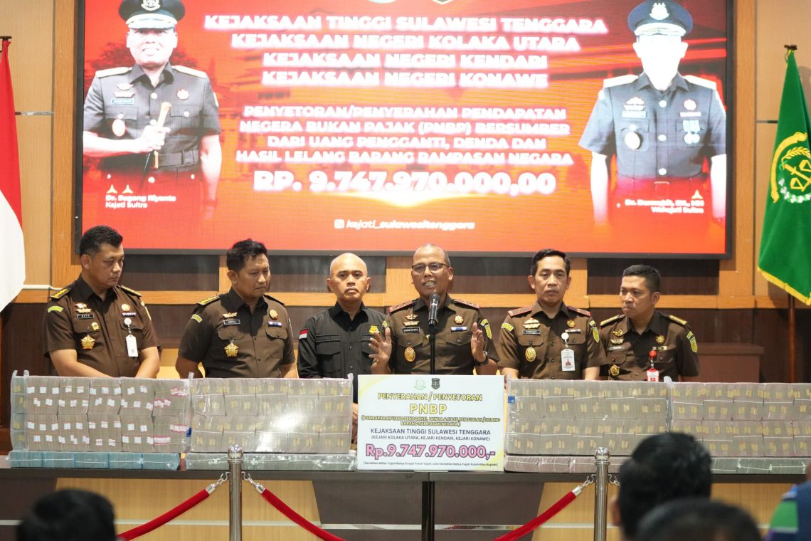 Kejati Sultra saat menggelar kegiatan penyerahan/penyetoran ke Khas Negara Uang Tunai berupa Pendapatan Negara Bukan Pajak (PNBP) Senilai Rp. 9.747.970.000