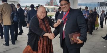 Ketua Perhimpunan Persahabatan, Teguh Santosa (kanan)