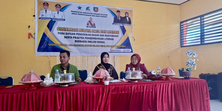 Sosialisasi Budaya Baca dan Literasi pada Satuan Pendidikan Dasar dan Masyarakat serta Praktek Pengembangan Literasi Berbasis Inklusi Sosial di Kecamatan Andoolo Barat, Konsel