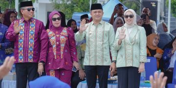 Kafilah Konsel Tampil Kompak di Pawai Ta'aruf MTQ Sultra 2026 dipimpin Bupati dan Wabup Konsel