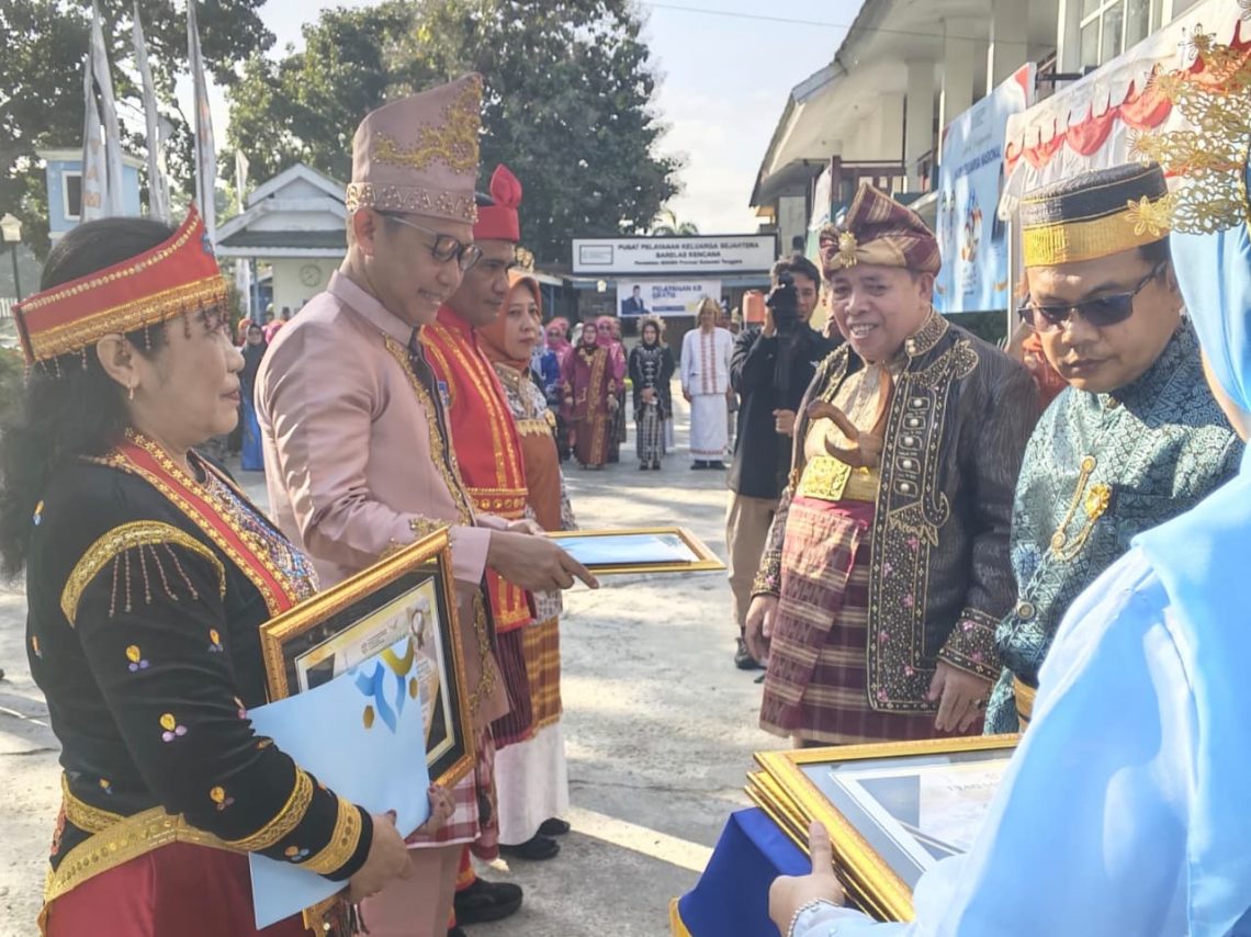 DP2KB Konsel Antar Desa Wunduwatu Jadi Rumah DataKu Terbaik di Sultra