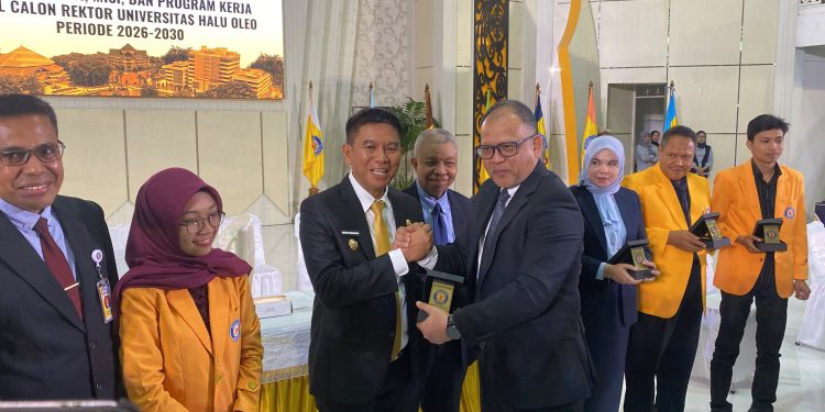 Jadi Panelis, Bupati Konsel Dorong Kampus UHO Perkuat Riset dan Pengabdian Masyarakat