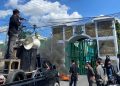 AKAR Sultra saat aksi di Kejati Sultra mendesak agar pelaksana dan pejabat segera diperiksa terkait proyek Stadion Mini Konasara