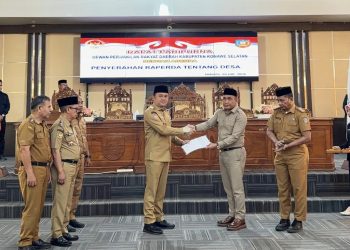 Pemkab Konsel Serahkan Raperda Desa, Atur Masa Jabatan Hingga Jadi Dasar Pilkades 2026
