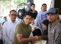 Wakil Ketua Komisi II Sekaligus Jubir Partai Gerindra, Bahtra Banong saat mengawal penyaluran sertifikat PTSL di Kendari