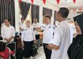 Bupati Konsel saat memantau langsung progres pelaksanaan DMS di ruang layanan penginputan data BKPSDM