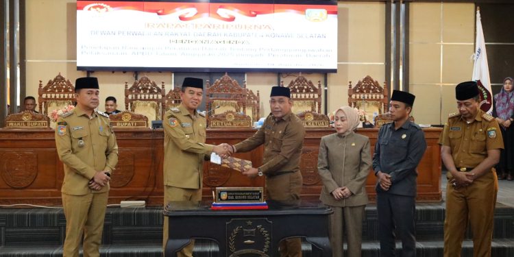Paripurna penetapan Raperda Pertanggungjawaban APBD 2025 di Aula Utama DPRD Konsel