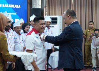 Ketua Umum KONI Sultra, Andi Ady Aksar melantik H. Husmaluddin sebagai Ketua KONI Kabupaten Kolaka