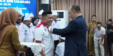 Ketua Umum KONI Sultra, Andi Ady Aksar melantik H. Husmaluddin sebagai Ketua KONI Kabupaten Kolaka