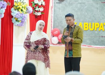 Bupati bersama Ibu Bupati Konsel di malam ramah tamah HUT RI