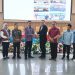 Penukaran cenderamata antara Pemkab Konsel, pimpinan Shin Yang Group, dan perwakilan BP3MI Sultra