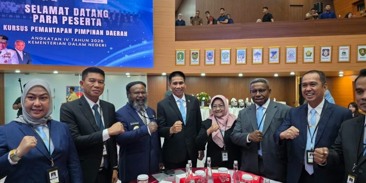 Bupati Konsel, Irham Kalenggo bersama kepala daerah lainnya mengikuti pendidikan Lemhanas