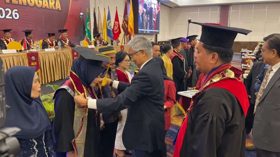 Sebanyak 672 lulusan Unsultra resmi diwisuda melalui rapat senat terbuka