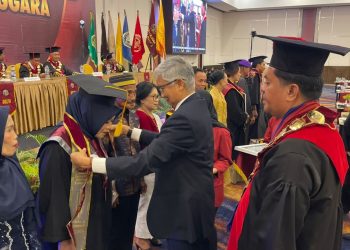 Sebanyak 672 lulusan Unsultra resmi diwisuda melalui rapat senat terbuka