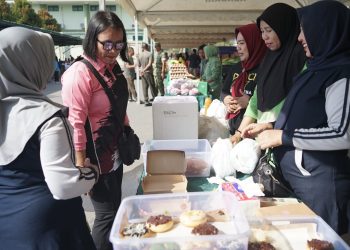 Bazar murah Korem Kendari dalam rangka menyambut HUT TNI