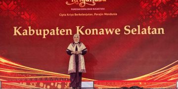 Ketua Dekranasda Konsel, Nurlita Jaya saat tampil pada ajang Kriyanusa 2026 di Jakarta