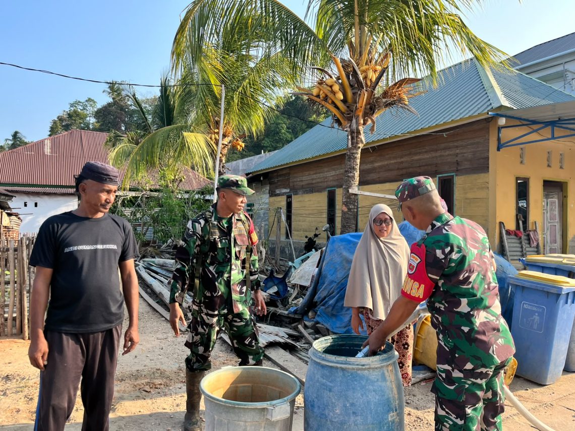 Kodim Kendari Salurkan Air Bersih Door to Door Untuk Warga