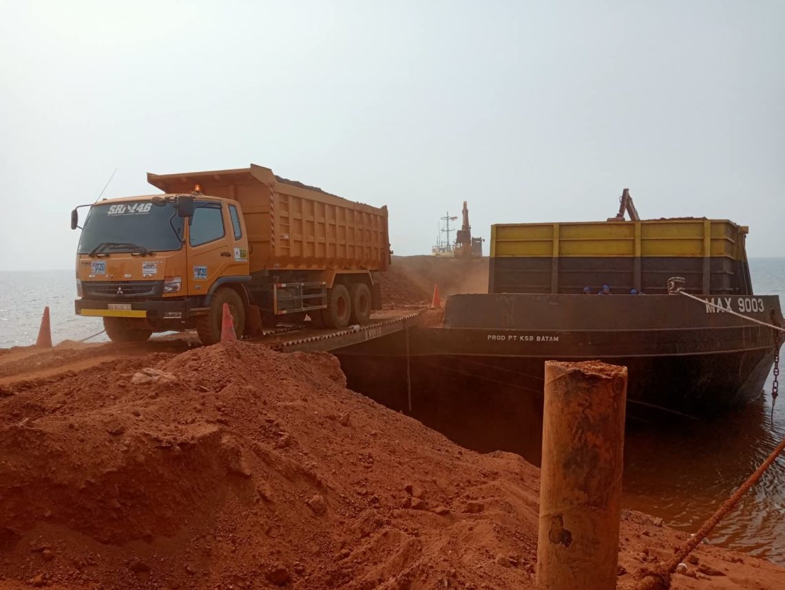 HMI Kolaka Soroti Dugaan Izin Angkutan Ore Nikel PT GAS dan PT CIM di Tersus PT AMI
