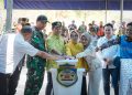 Bupati Morowali saat meresmikan PLTD Ulunambo dan Pulau Paku