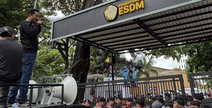 Perjuangan kontraktor lokal di Kementerian ESDM lewat aksi sehingga melahirkan Kepmen ESDM 365