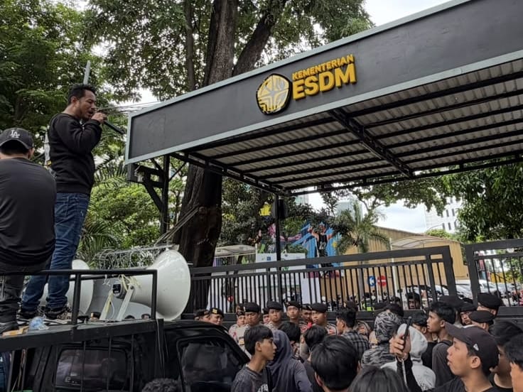 Asosiasi IUJP Desak Pemegang IUP Prioritaskan Kontraktor Lokal di Konut 10 Perjuangan kontraktor lokal di Kementerian ESDM lewat aksi sehingga melahirkan Kepmen ESDM 365