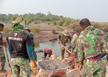 Pembangunan talud di Desa Kawite-wite oleh Kodim Muna