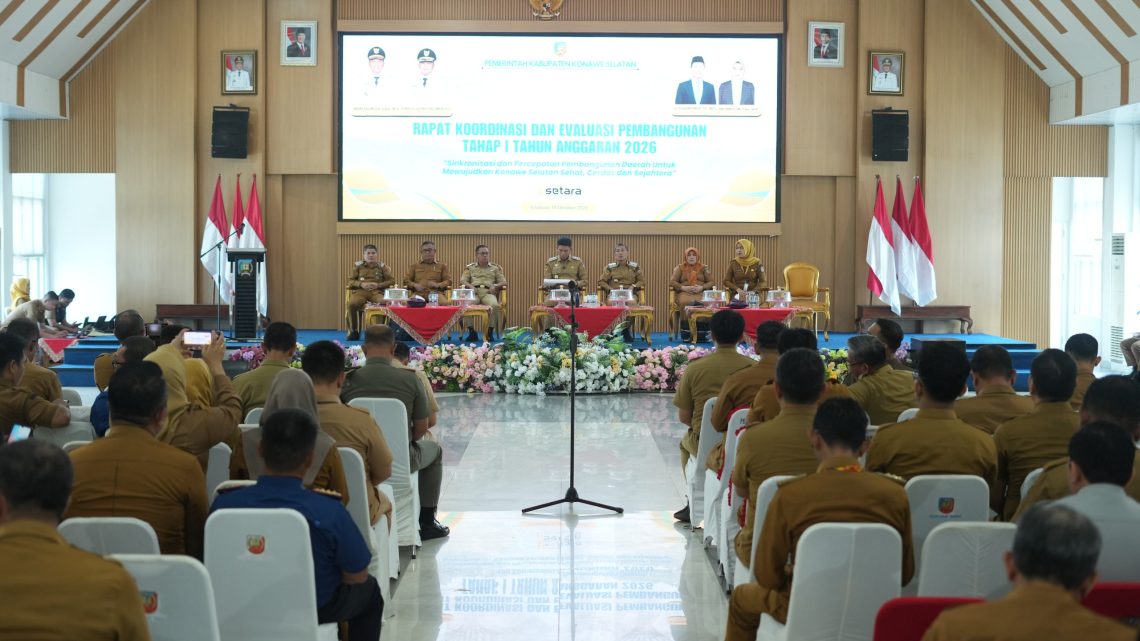 Rapat Koordinasi Evaluasi Pembangunan Daerah Tahap I Tahun Anggaran 2026 di Auditorium Lantai III Kantor Bupati Konsel