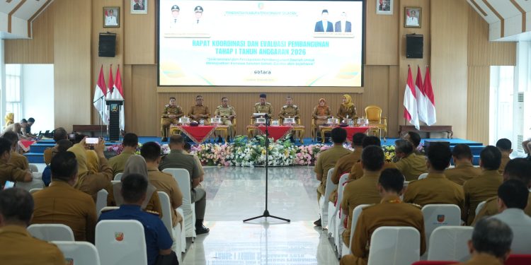 Rapat Koordinasi Evaluasi Pembangunan Daerah Tahap I Tahun Anggaran 2026 di Auditorium Lantai III Kantor Bupati Konsel