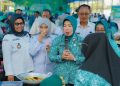 Kepala Dinkes Konsel dan Kadis Perikanan Konsel terlibat langsung dalam lomba olahan ikan yang diikuti TP-PKK dari seluruh kecamatan di Konawe Selatan